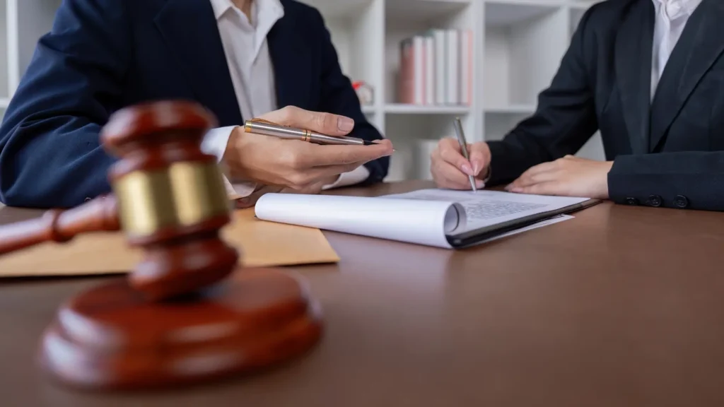 Avukat ile müvekkil arasında geçen danışmanlık görüşmesinden bir sahne – Habur Hukuk Bürosu, Silopi Avukat